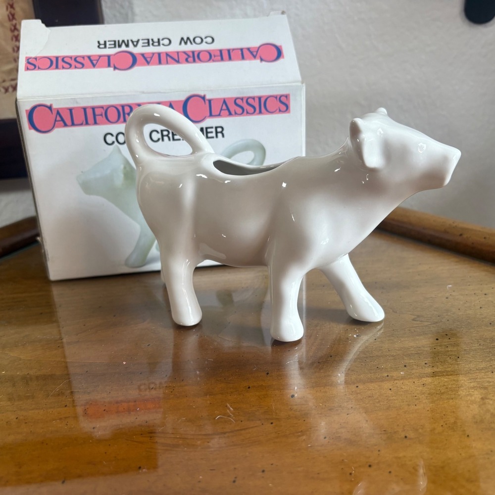 Signature Housewares California Classics Cow Creamer White Stoneware Japan 229